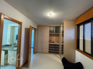 Image 8 - 889674