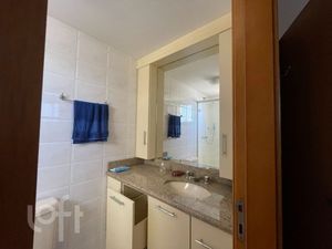 Image 10 - 889674