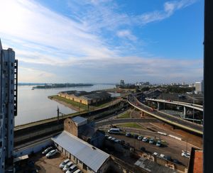 Image 15 - 889717