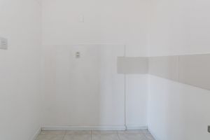 Image 18 - 889717