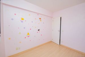 Image 18 - 889724