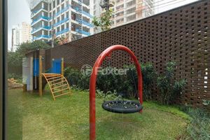 Image 4 - 889725