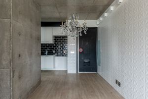 Image 5 - 889735