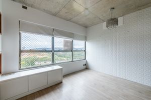 Image 1 - 889735