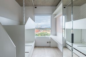 Image 11 - 889735