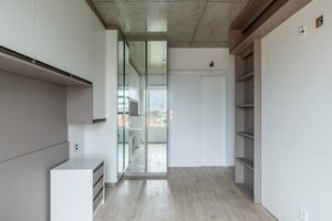Image 13 - 889735