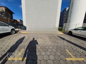 Image 12 - 889740