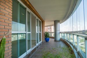 Image 11 - 889747