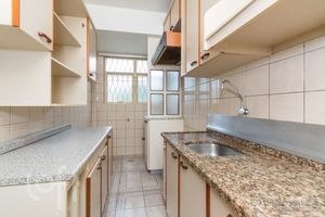 Image 10 - 889748