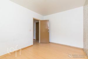 Image 6 - 889748