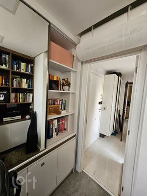 Image 9 - 889762