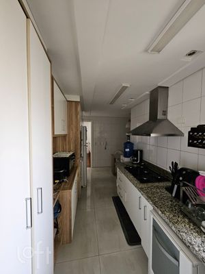 Image 4 - 889762