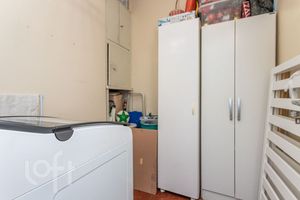 Image 10 - 889765