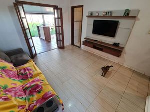 Image 12 - 889768