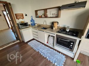 Image 4 - 889768