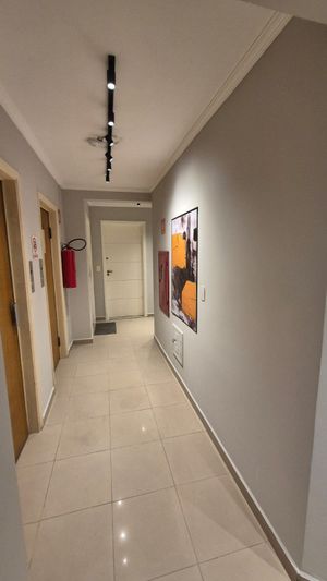 Image 2 - 889794