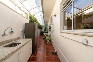 Image 17 - 889801