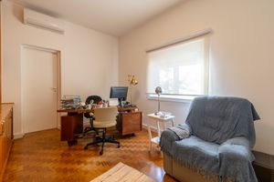 Image 11 - 889801