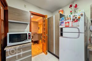 Image 6 - 889803