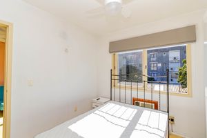 Image 6 - 889822