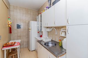 Image 11 - 889822