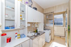 Image 14 - 889822