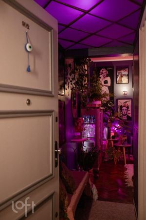 Image 11 - 889913