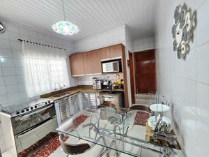 Image 16 - 889916