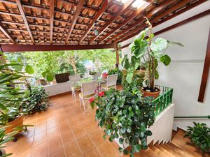 Image 9 - 889916