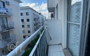 Image 15 - 889925