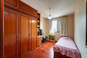 Image 9 - 889927