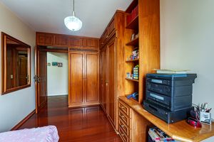 Image 10 - 889927