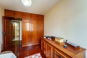 Image 12 - 889927