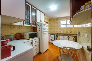 Image 17 - 889927