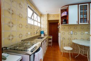 Image 19 - 889927