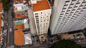 Image 26 - 889927