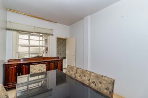 Image 7 - 889930