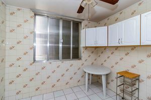 Image 10 - 889930