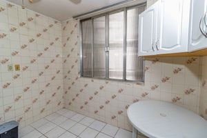 Image 11 - 889930