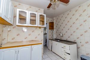 Image 13 - 889930