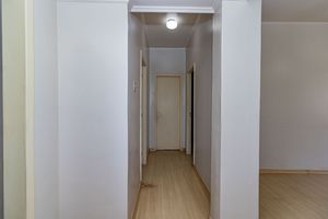 Image 22 - 889930