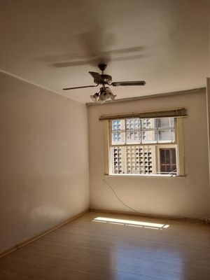 Image 8 - 889930
