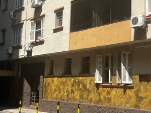 Image 10 - 889930