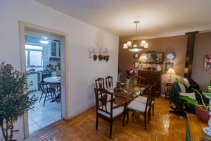 Image 10 - 889935