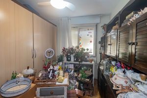 Image 14 - 889935