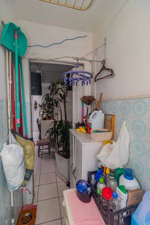 Image 33 - 889935