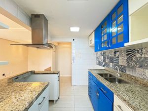 Image 6 - 889942