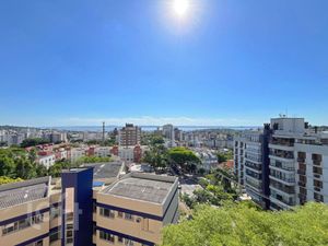 Image 37 - 889942