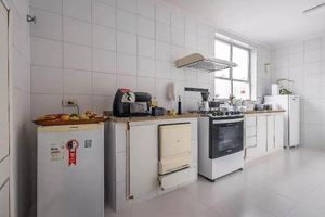 Image 11 - 889944