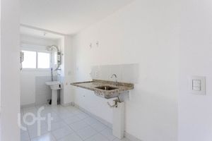 Image 9 - 889945